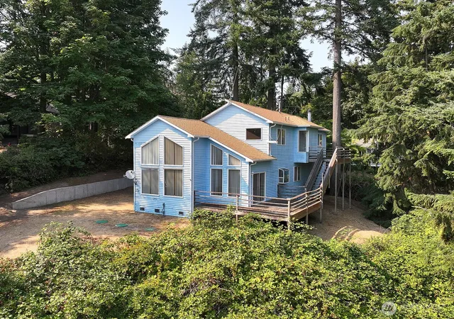 Single family home for sale at 8057 Island Ct, Clinton, WA 98236 | MLS# NWM2585393