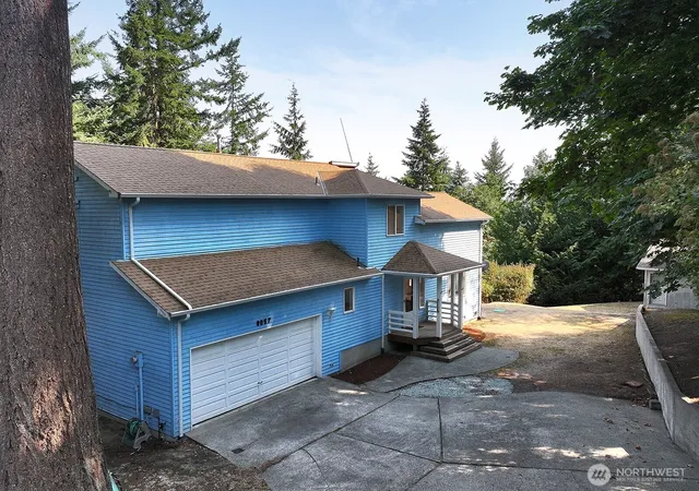 Photo 2 of Single family home for sale at 8057 Island Ct, Clinton, WA 98236 | MLS# NWM2585393 | Listing updated on 2026-09-28