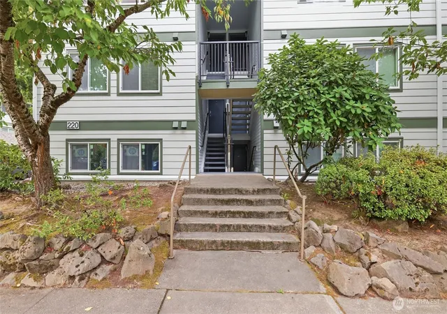 Photo 3 of Condo for sale at 220 Ne Dogwood St #B301, Issaquah, WA 98027 | MLS# NWM2585403 | Listing updated on 2026-10-02