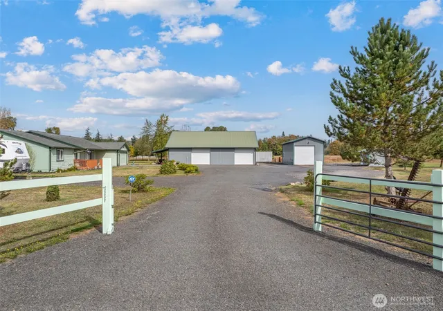 Photo 2 of Single family home for sale at 829 Gish Rd, Onalaska, WA 98570 | MLS# NWM2585404 | Listing updated on 2026-09-26