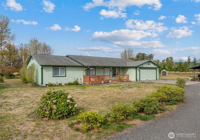 Photo 3 of Single family home for sale at 829 Gish Rd, Onalaska, WA 98570 | MLS# NWM2585404 | Listing updated on 2026-09-26