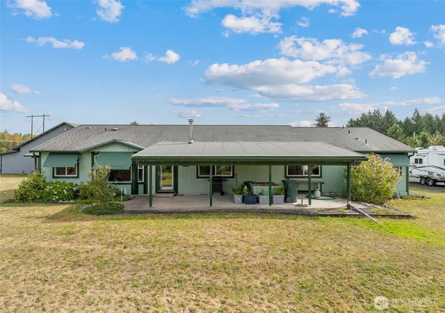 Photo 4 of Single family home for sale at 829 Gish Rd, Onalaska, WA 98570 | MLS# NWM2585404 | Listing updated on 2026-09-26