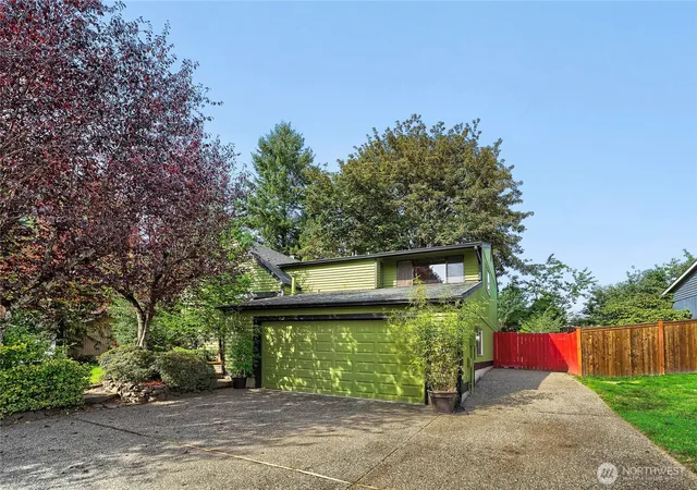 Photo 3 of Single family home for sale at 11912 Se 211th Place, Kent, WA 98031 | MLS# NWM2585410 | Listing updated on 2026-09-25