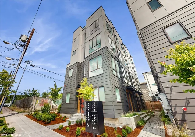 Townhouse for sale at 1300 E Remington Ct #B, Seattle, WA 98122 | MLS# NWM2585417