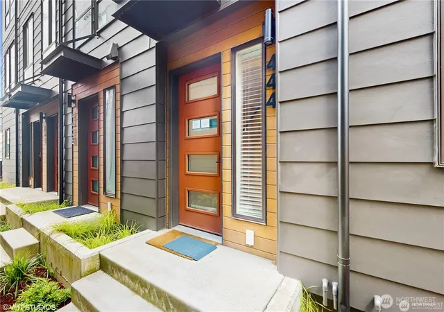 Photo 2 of Townhouse for sale at 1300 E Remington Ct #B, Seattle, WA 98122 | MLS# NWM2585417 | Listing updated on 2026-09-30