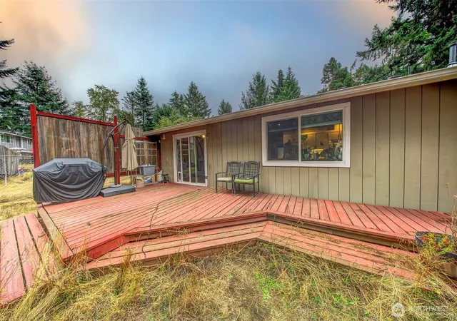 Photo 4 of Single family home for sale at 207 Seattle St W, Rainier, WA 98576 | MLS# NWM2585423 | Listing updated on 2026-10-03