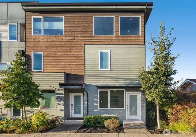 Photo 2 of Townhouse for sale at 1208 W Emerson St, Seattle, WA 98119 | MLS# NWM2585426 | Listing updated on 2026-10-01