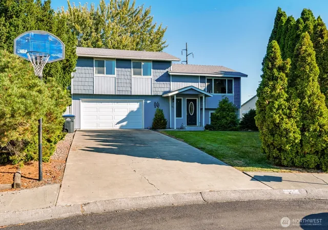 Photo 3 of Single family home for sale at 101 Ernst Pl, Moses Lake, WA 98837 | MLS# NWM2585427 | Listing updated on 2026-09-23
