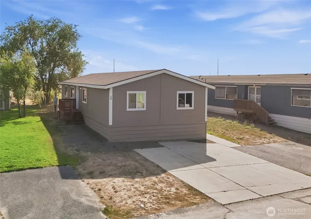 Manufactured home for sale at 4000 Longview St NE #96, Moses Lake, WA 98837 | MLS# NWM2585432