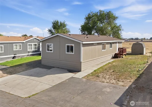Photo 2 of Manufactured home for sale at 4000 Longview St Ne #96, Moses Lake, WA 98837 | MLS# NWM2585432 | Listing updated on 2026-09-24