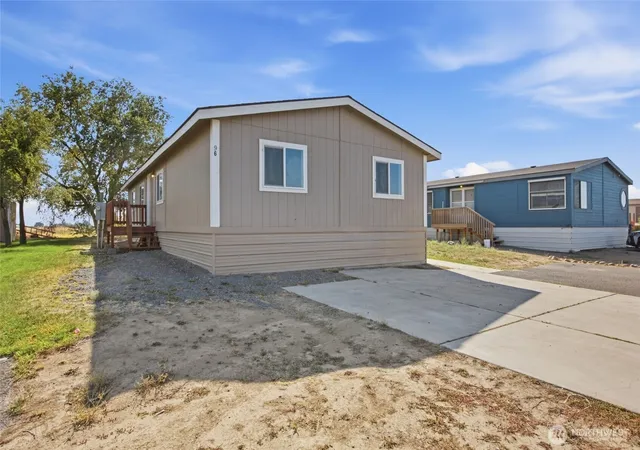 Photo 3 of Manufactured home for sale at 4000 Longview St Ne #96, Moses Lake, WA 98837 | MLS# NWM2585432 | Listing updated on 2026-09-24