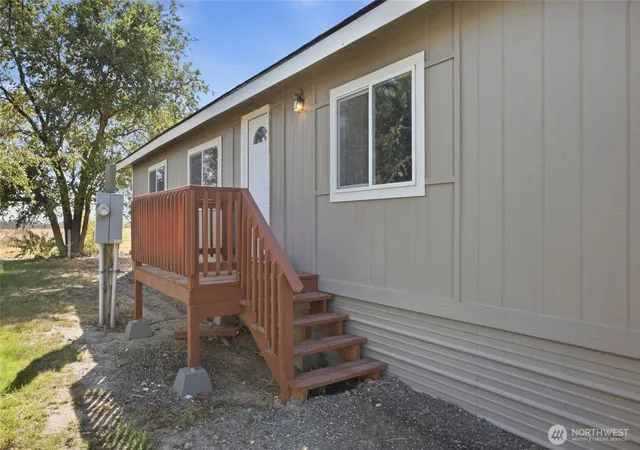 Photo 3 of Manufactured home for sale at 4000 Longview St NE #96, Moses Lake, WA 98837 | MLS# NWM2585432 | Listing updated on 2026-09-24