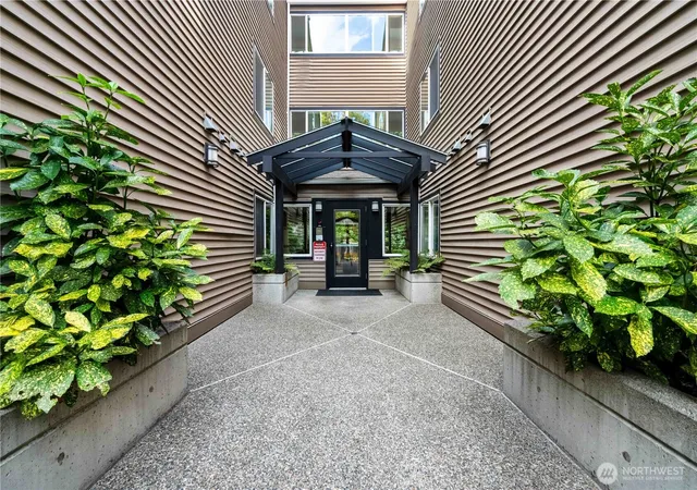 Photo 3 of Condo for sale at 215 20th Avenue E #204, Seattle, WA 98112 | MLS# NWM2585436 | Listing updated on 2026-09-26