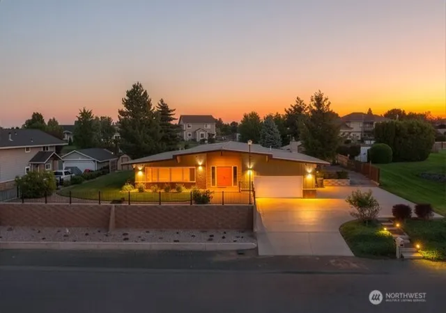 Photo 1 of Single family home for sale at 61 Pelican Pl Ne, Moses Lake, WA 98837 | MLS# NWM2585442 | Listing updated on 2026-10-01