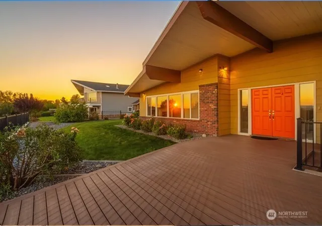 Photo 2 of Single family home for sale at 61 Pelican Pl Ne, Moses Lake, WA 98837 | MLS# NWM2585442 | Listing updated on 2026-10-01