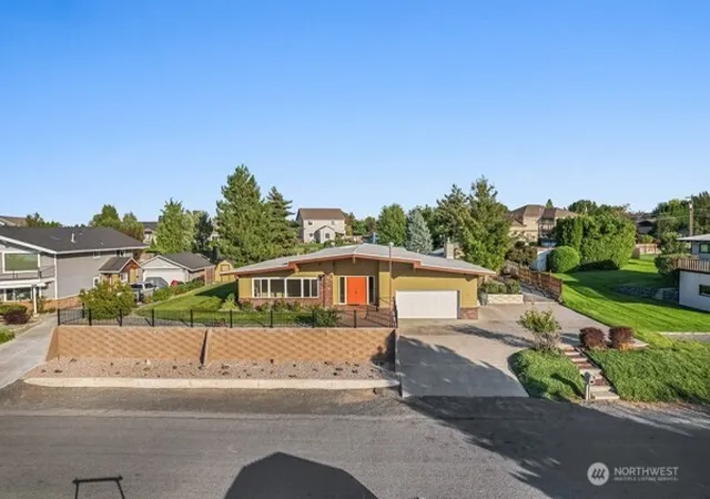 Photo 4 of Single family home for sale at 61 Pelican Pl NE, Moses Lake, WA 98837 | MLS# NWM2585442 | Listing updated on 2026-10-01