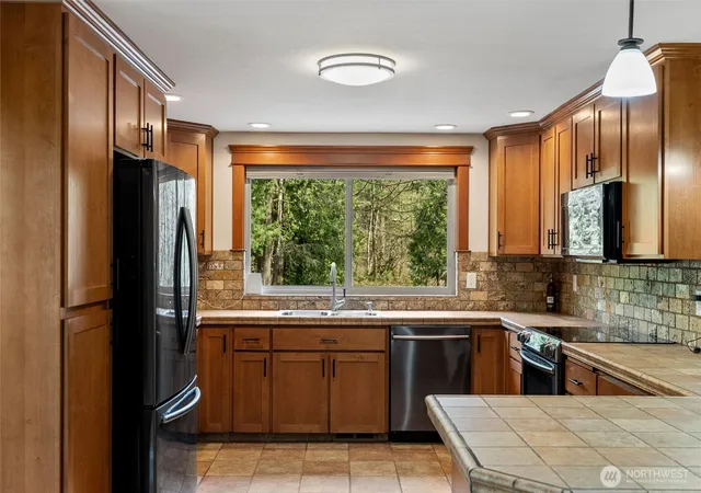 Photo 3 of Single family home for sale at 27422 Se 236th Street, Maple Valley, WA 98038 | MLS# NWM2585443 | Listing updated on 2026-09-22