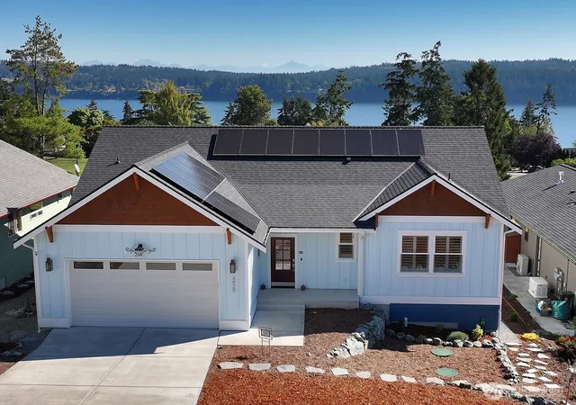 Photo 2 of Single family home for sale at 4929 Harbor Hills Dr, Freeland, WA 98249 | MLS# NWM2585448 | Listing updated on 2026-09-29