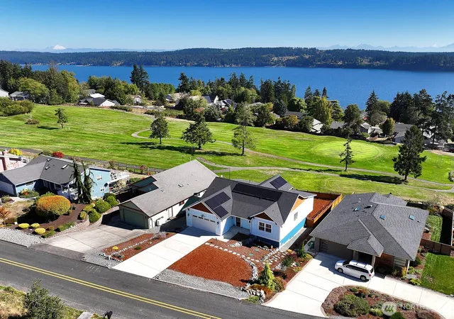 Photo 3 of Single family home for sale at 4929 Harbor Hills Dr, Freeland, WA 98249 | MLS# NWM2585448 | Listing updated on 2026-09-29