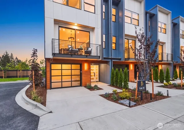 Photo 2 of Townhouse for sale at 932 Duchess Rd #B-1, Bothell, WA 98012 | MLS# NWM2585464 | Listing updated on 2026-10-08