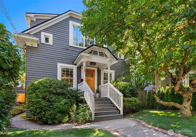 Photo 2 of Single family home for sale at 822 31st Avenue, Seattle, WA 98122 | MLS# NWM2585467 | Listing updated on 2026-10-01