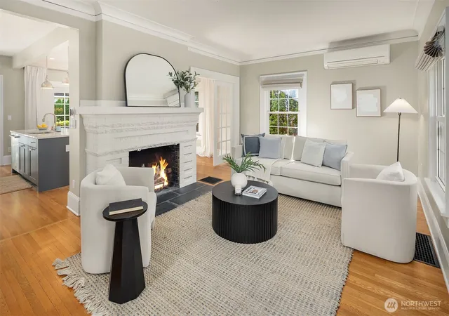 Photo 3 of Single family home for sale at 822 31st Avenue, Seattle, WA 98122 | MLS# NWM2585467 | Listing updated on 2026-10-01