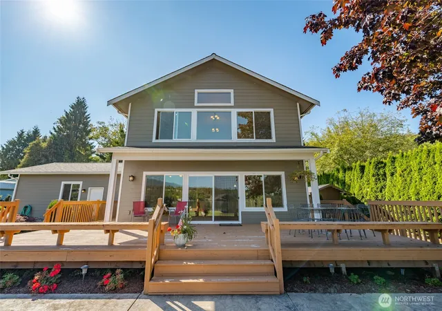 Photo 3 of Single family home for sale at 18281 W Big Lake Blvd, Mount Vernon, WA 98274 | MLS# NWM2585472 | Listing updated on 2026-09-23