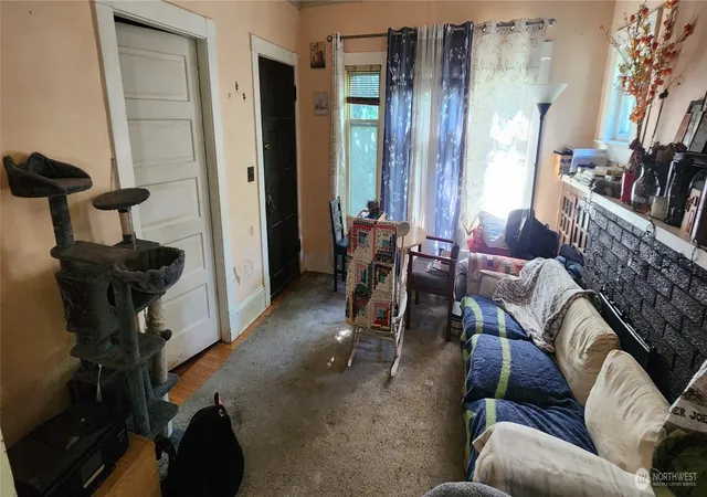 Photo 3 of Single family home for sale at 1016 Ne 69th Street, Seattle, WA 98115 | MLS# NWM2585474 | Listing updated on 2026-09-29