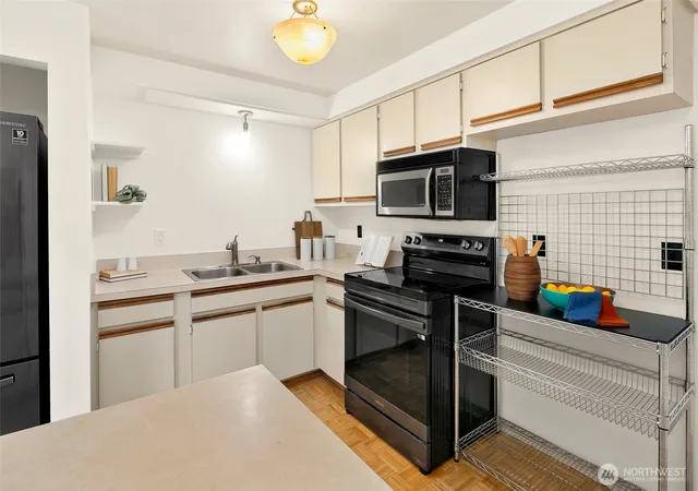 Photo 4 of Single family home for sale at 2418 74th Street SE, Everett, WA 98203 | MLS# NWM2585475 | Listing updated on 2026-10-01