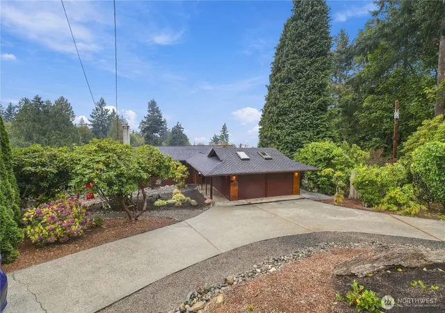 Single family home for sale at 4106 Cliff Dr, Everett, WA 98203 | MLS# NWM2585489