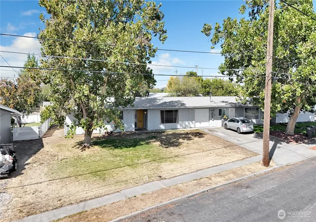 Photo 2 of Single family home for sale at 9023 Mcconnell Dr #A, Moses Lake, WA 98837 | MLS# NWM2585500 | Listing updated on 2026-10-02