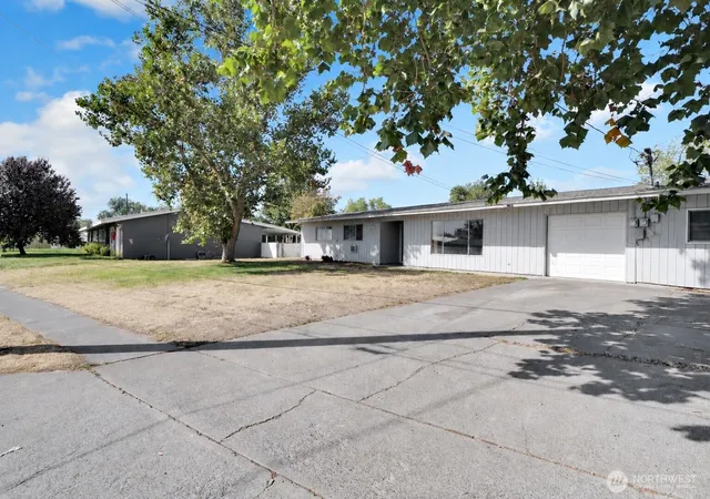 Photo 1 of Single family home for sale at 9023 Mcconnell Dr #A, Moses Lake, WA 98837 | MLS# NWM2585500 | Listing updated on 2026-10-02