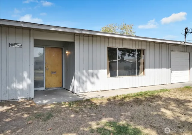 Photo 3 of Single family home for sale at 9023 Mcconnell Dr #A, Moses Lake, WA 98837 | MLS# NWM2585500 | Listing updated on 2026-10-02