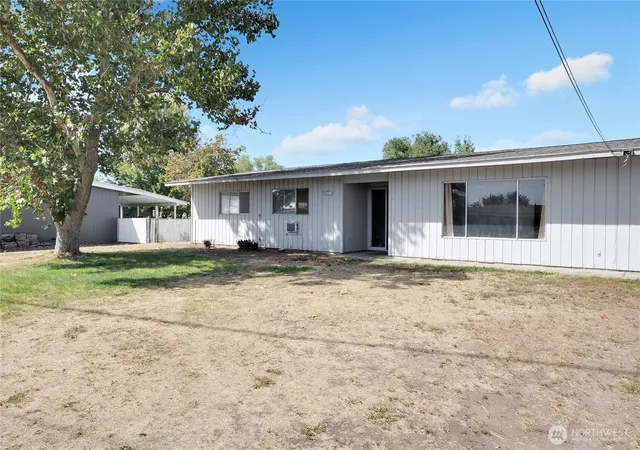 Photo 4 of Single family home for sale at 9023 Mcconnell Dr #A, Moses Lake, WA 98837 | MLS# NWM2585500 | Listing updated on 2026-10-02