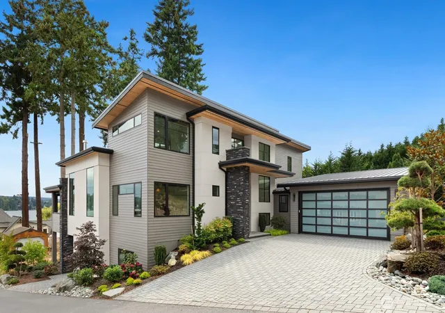 Photo 1 of Mansion for sale at 8333 Ne Juanita Dr, Kirkland, WA 98034 | MLS# NWM2585502 | Listing updated on 2026-09-26