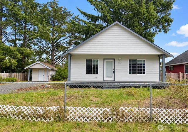 Photo 1 of Single family home for sale at 184 S Narwhal Loop Sw, Ocean Shores, WA 98569 | MLS# NWM2585517 | Listing updated on 2026-09-28