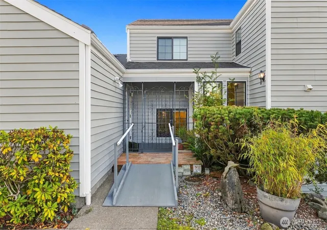 Photo 4 of Condo for sale at 2801 N Narrows Dr #E4, Tacoma, WA 98407 | MLS# NWM2585519 | Listing updated on 2026-09-30