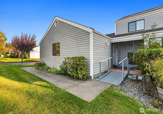 Photo 3 of Condo for sale at 2801 N Narrows Dr #E4, Tacoma, WA 98407 | MLS# NWM2585519 | Listing updated on 2026-09-30