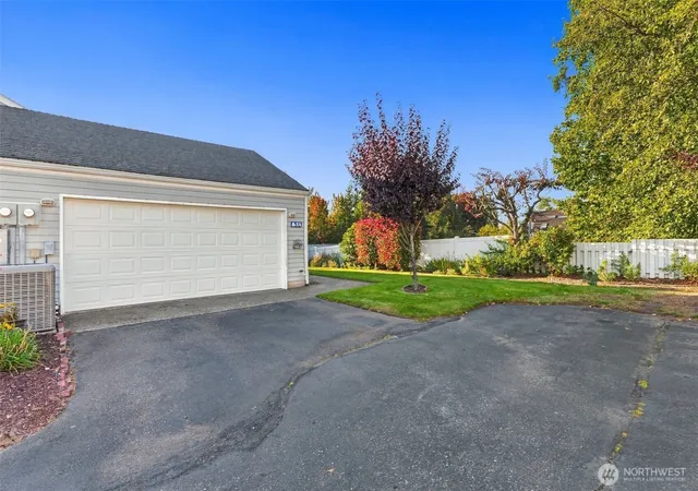 Photo 3 of Condo for sale at 2801 N Narrows Dr #E4, Tacoma, WA 98407 | MLS# NWM2585519 | Listing updated on 2026-09-30