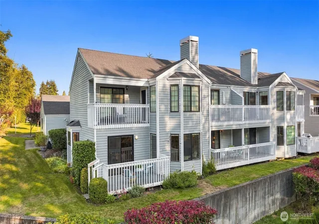 Photo 2 of Condo for sale at 2801 N Narrows Dr #E4, Tacoma, WA 98407 | MLS# NWM2585519 | Listing updated on 2026-09-30
