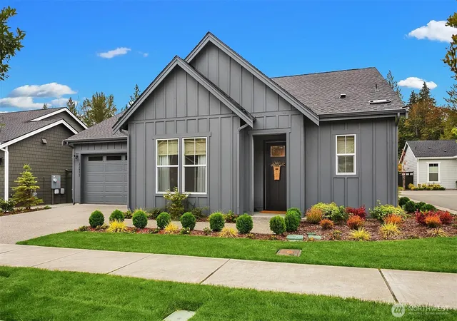 Photo 2 of Single family home for sale at 33833 Buckeye Ave Se, Black Diamond, WA 98010 | MLS# NWM2585522 | Listing updated on 2026-10-02