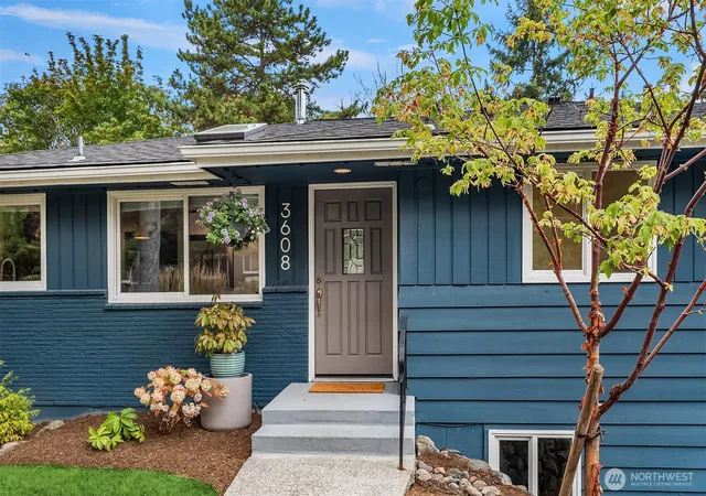 Photo 3 of Sale Pending at 3608 Ne 103rd Street, Seattle, WA 98125 | MLS# NWM2585524 | Listing updated on 2026-09-29