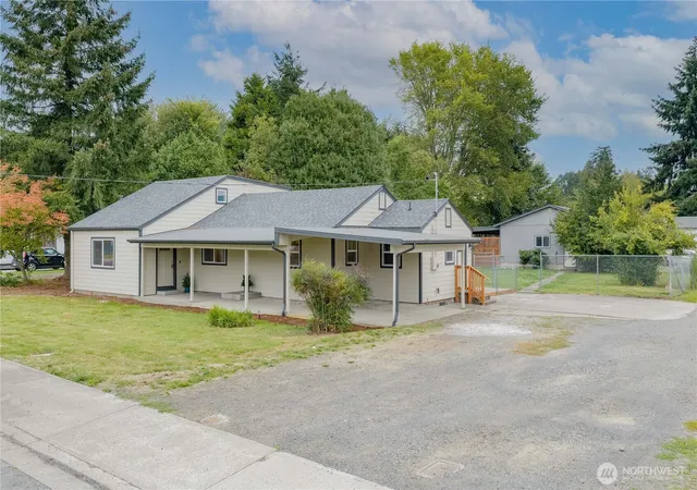 Photo 3 of Single family home for sale at 2624 48th Avenue, Longview, WA 98632 | MLS# NWM2585533 | Listing updated on 2026-10-01