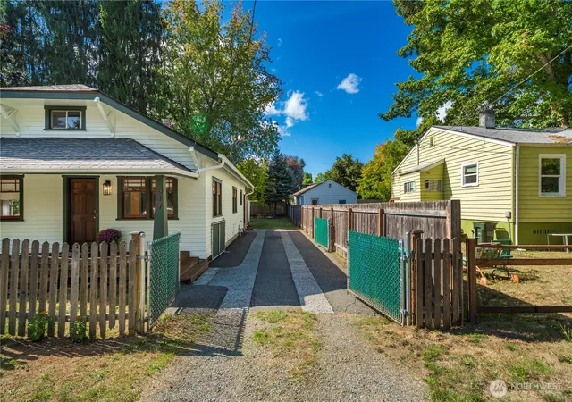 Photo 2 of Sale Pending at 917 Garrison St Ne, Olympia, WA 98506 | MLS# NWM2585536 | Listing updated on 2026-09-28