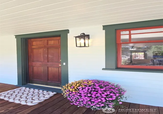 Photo 3 of Sale Pending at 917 Garrison St NE, Olympia, WA 98506 | MLS# NWM2585536 | Listing updated on 2026-09-28