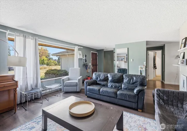 Photo 4 of Sale Pending at 9420 24th Avenue, Everett, WA 98208 | MLS# NWM2585539 | Listing updated on 2026-09-28