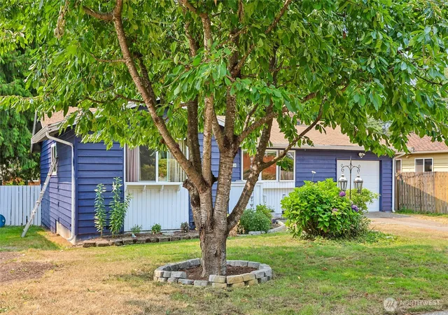 Photo 3 of Single family home for sale at 20414 54th Avenue W, Lynnwood, WA 98036 | MLS# NWM2585545 | Listing updated on 2026-10-02