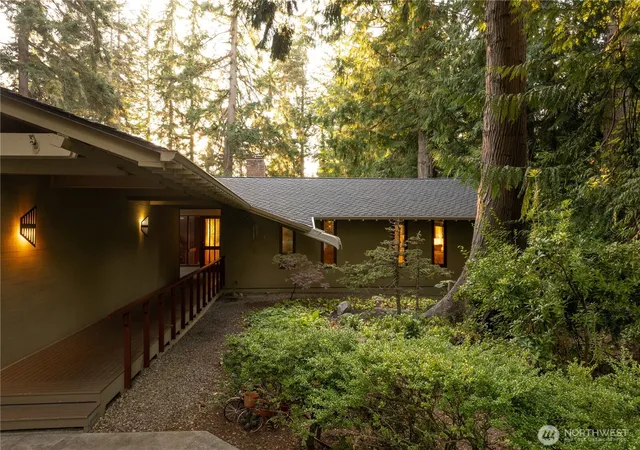 Photo 2 of Single family home for sale at 18710 88th Avenue W, Edmonds, WA 98026 | MLS# NWM2585553 | Listing updated on 2026-10-02