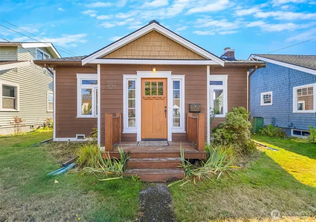 Photo 1 of Single family home for sale at 521 W Illinois St, Bellingham, WA 98225 | MLS# NWM2585557 | Listing updated on 2026-10-01