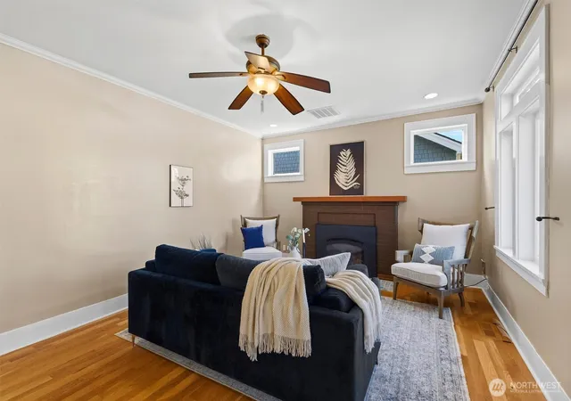 Photo 4 of Single family home for sale at 521 W Illinois St, Bellingham, WA 98225 | MLS# NWM2585557 | Listing updated on 2026-10-01